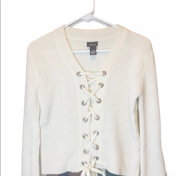 4/$20⭐️ Tie-Up Sweater - Picture 2 of 4